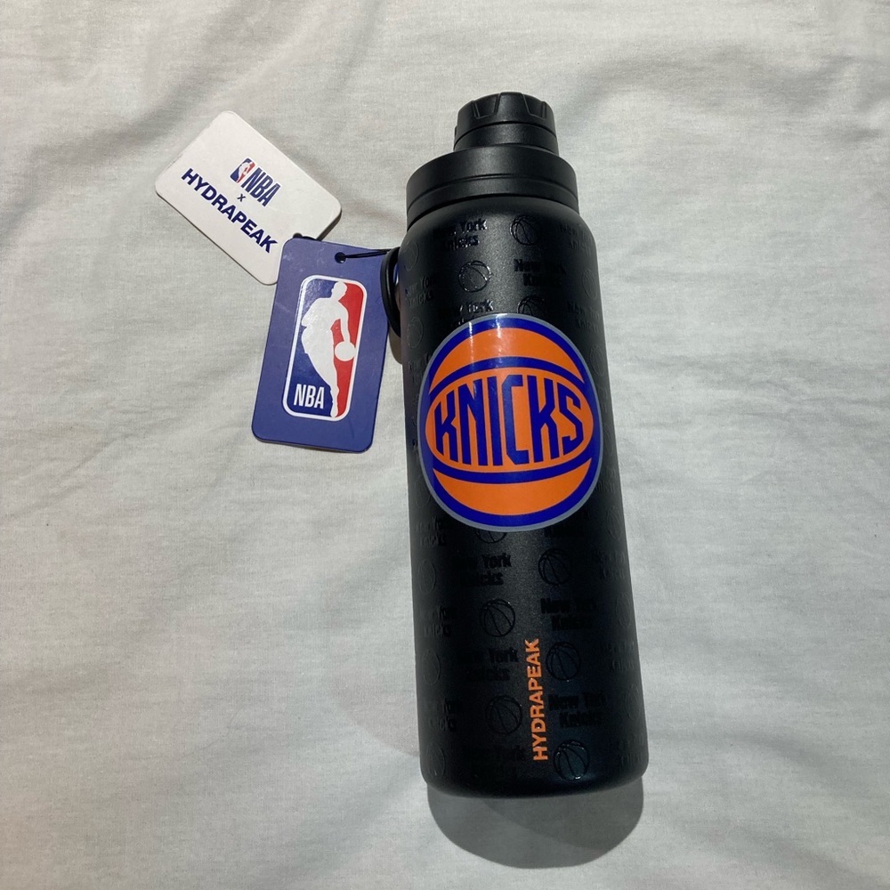 New York Knicks NBA X Hydrapeak 26oz Insulated water bottle, NWT!